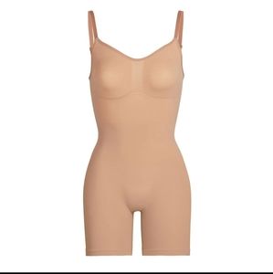 SKIMS Sculpting Mid Thigh - Ochre